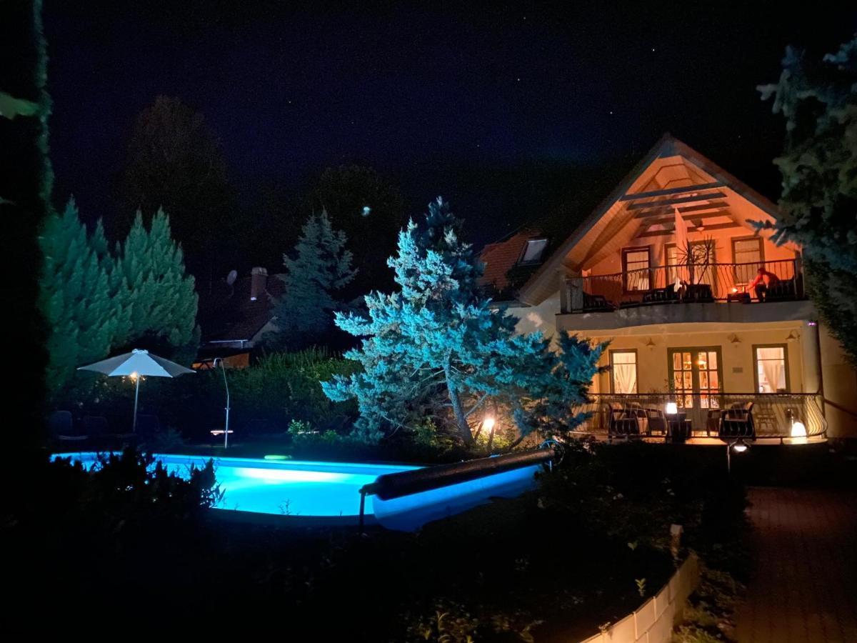 Villa Oliva Boutique Rooms Zamárdi Eksteriør bilde